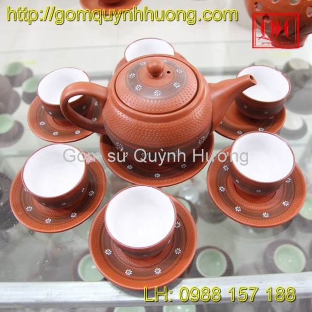 Bộ ấm chén gốm quai tròn của Gốm Quỳnh Hương