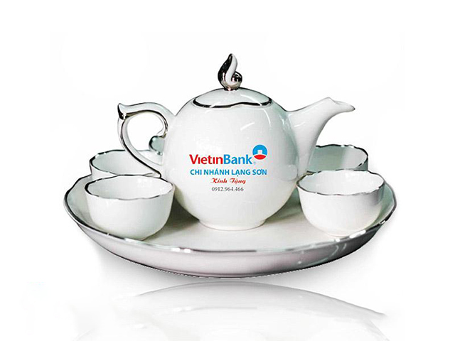 Ngân hàng VietinBank chi nhánh Lạng Sơn lựa chọn bộ ấm chén sứ màu trắng in logo dành tặng quý đối tác, khách hàng