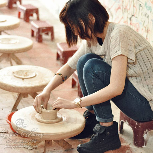 Bàn xoay gốm sứ thạch cao khung sắt