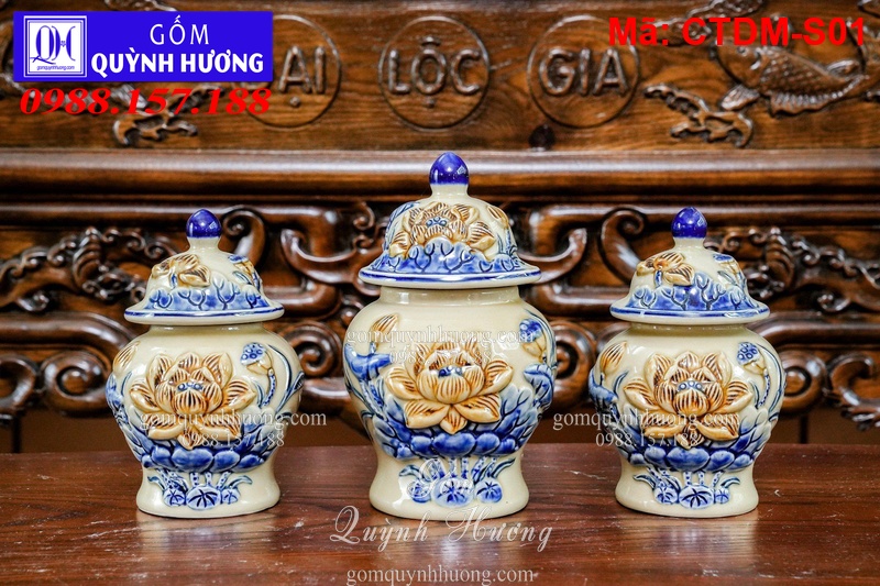 Bộ 3 chóe gạo muối nước trên bàn thờ gia tiên