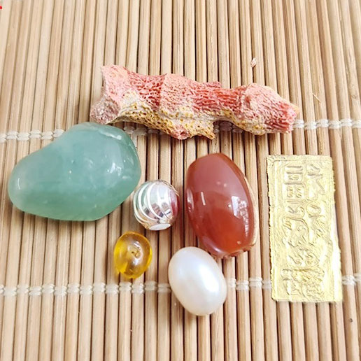 Thất bảo bát hương