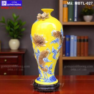 Mai bình tích lộc gốm sứ đắp nổi cảnh Sen Cá nền màu Vàng mã MBTL-027