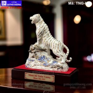 Mẫu linh vật hổ vẽ vàng nền trắng mã TNG-H03